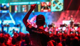 LPL选手消极比赛引发联盟官方调查，管泽元预测T1对战IG入围赛结果